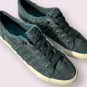 Blowfish size 8 women's Sneakers new